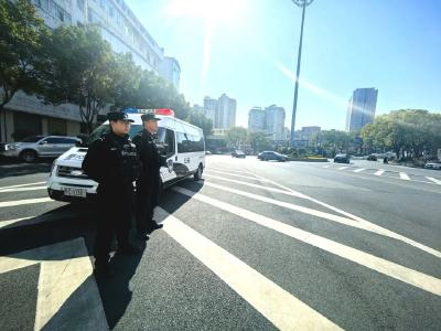 郧阳公安“三位一体”值守路面 1分钟速排交通“梗阻点”