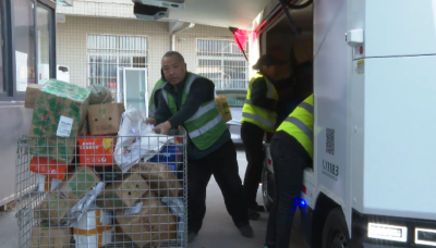 郧阳邮政无人驾驶物流车上岗