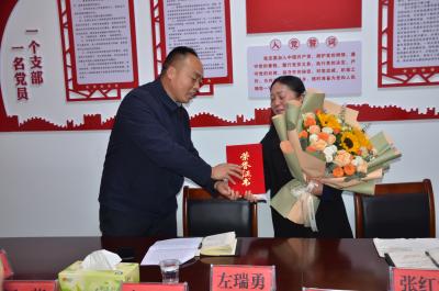 郧阳区社会福利院：温情欢送意 浓浓惜别情