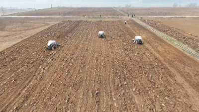 郧阳区三万亩高标准农田迎智能农机主力军