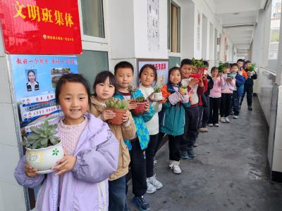 郧阳区城关一小开展植树节活动