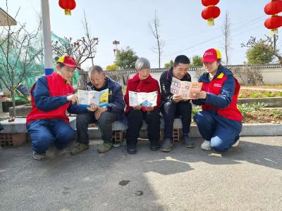 国网郧县供电公司杨溪供电所：春风送暖学雷锋 电力温情护夕阳