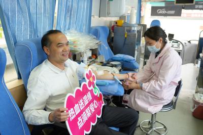 十堰市医药卫生学校  携手市中心血站开展无偿献血志愿活动