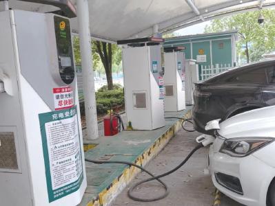 新能源车充电还要加收停车费？！十堰相关部门回应了