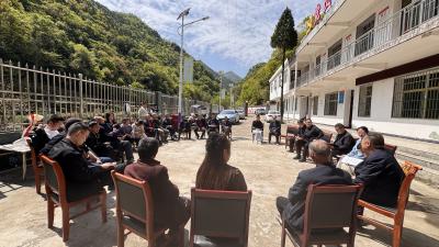 郧阳区白浪镇：干部下沉听民意 场院议事解民忧
