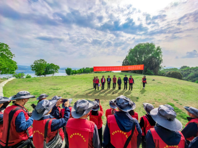 郧阳区老年摄影家协会举办“光影颂劳动 夕阳映春光”活动