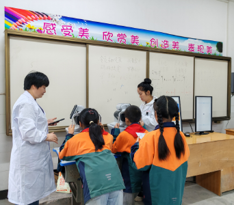 郧阳区城关一小开展视力检测