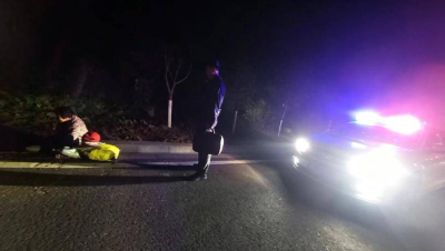 郧阳区胡家营镇派出所：深夜巡逻暖心救助  走失老人平安回家