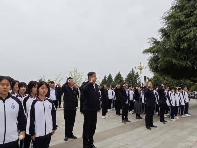 郧阳区退役军人事务局开展“追寻·2026·清明祭英烈”活动