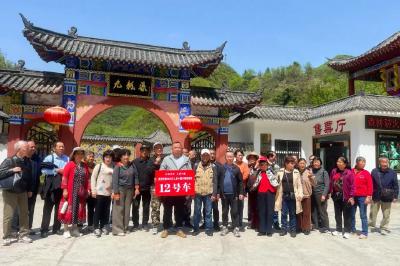 700余名游客乘武汉专列抵达郧阳踏春赏景