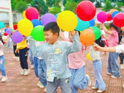 郧阳区五峰乡中心幼儿园开展庆“六一”趣味活动