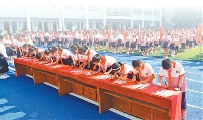 事关“一泓清水永续北上”，承载库区群众深切期盼——  立法接力，“丹江口”写进生态环境法典（坚持和完善人民代表大会制度）