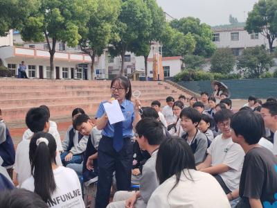 郧阳区谭山镇中小学校举办法治安全教育专题讲座