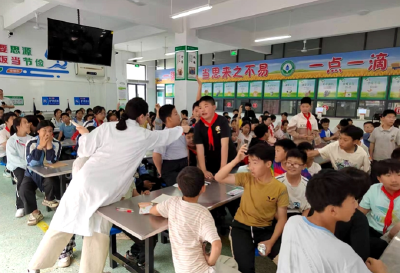 郧阳区人民医院到杨溪铺镇青龙泉学校开展健康宣教活动
