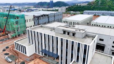奋力建设滨江绿色发展先行区｜国大新材料产业园项目建设快速推进