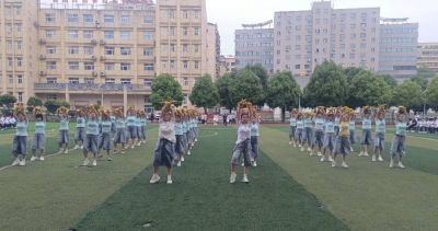 郧阳科技学校举办“最炫的青春”校园舞比赛