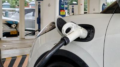 雷电暴雨天气，能给电动自行车、新能源车充电吗？ 