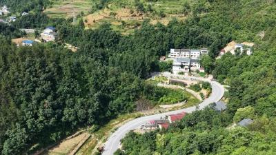 纪念中原突围胜利80周年-玉皇山下新“突围”｜玉皇山村：弘扬红色精神 三产融合铺就乡村振兴路