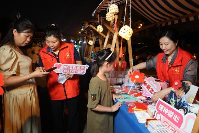 氛围“拉满”，人气“爆棚”！夷陵这场中秋之夜市集活动人从众叕……