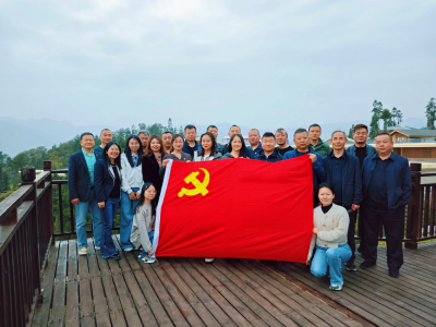 区机关事务服务中心开展助农采茶党日活动