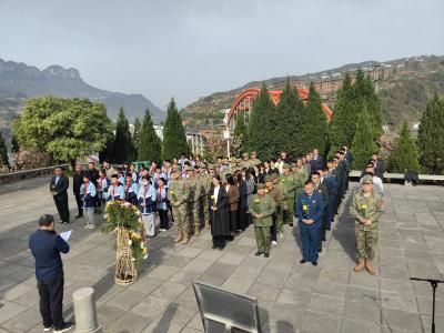 乐天溪镇：清明祭英烈 精神永传承