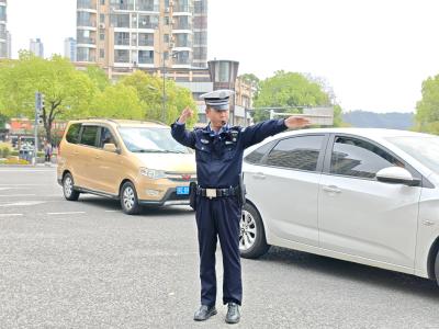 夷陵公安多措并举护航清明出行 全力保障市民祭扫路畅人安