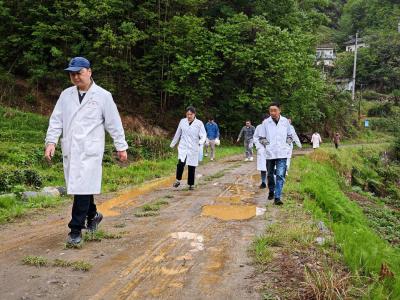风雨无阻践初心 健康服务暖民心