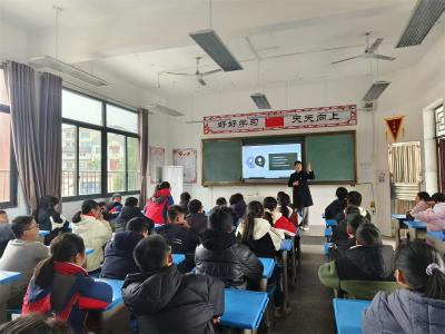 龙泉法庭“法治春风”：吹开少年法律梦