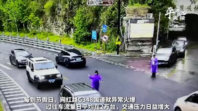靓丽的风景线——峡口派出所女民警代红