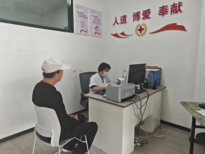 专家坐诊进基层 健康服务暖人心