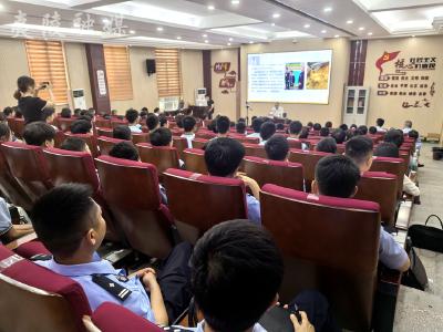 法治副校长集中充电 共筑校园安全防线
