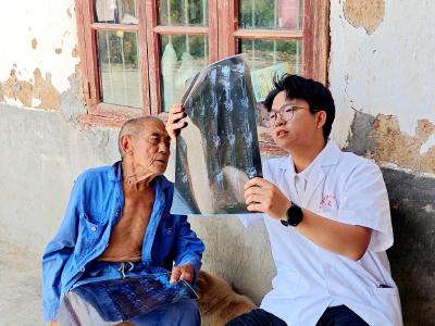 山里来了个大学生 山乡村民有“医”靠