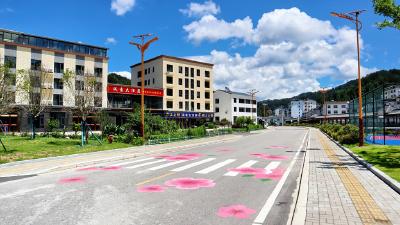 “游”水廊 走“花路” 悠哉悠哉幸福来