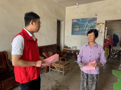 夷陵区鸦鹊岭镇：夏日送清凉 法治入家门