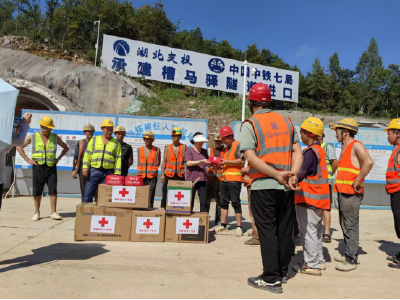 夏日清凉送一线  红十字关爱暖人心