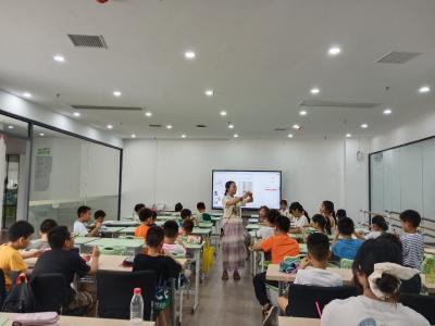 绿洲社区：指尖流转四季 童趣凝结时光