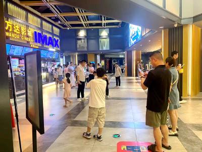 暑期档爱国主义影片热映 市民观影热情高涨