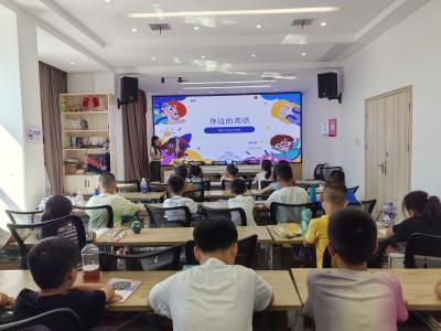 英语课堂学垃圾分类 趣味教学获称赞
