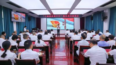 话出榜样故事 提升干部素质