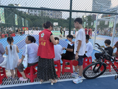 篮球嘉年华里的“四防”普法课