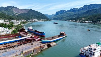 全国首艘纯甲醇发电+电力推动的绿色智能船舶在夷顺利下水