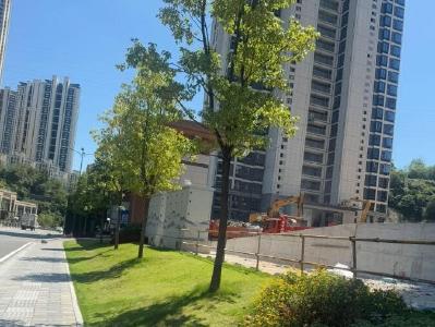 【创建惠民“解十难”133】红色引擎驱“烦心”，安全围挡暖民心