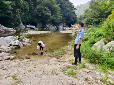 乐天溪镇唐家坝村：强化巡查防溺水 吹好横溪河畔“安全哨”