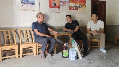 樟村坪镇走访慰问退役老兵