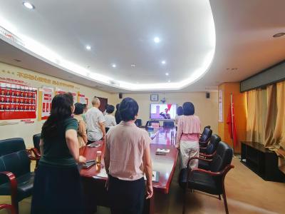 夷陵区医保局集中观看阅兵式，汲取奋进力量