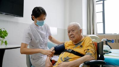 夷陵“医中办养”破解失能老人照护难 三级医院托起“安心夕阳红”