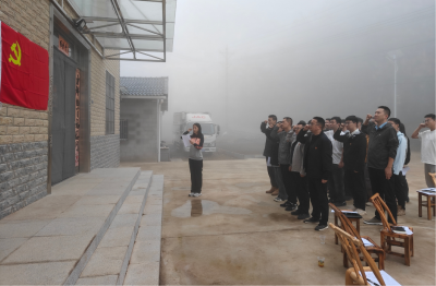 红心向党践初心 青耕牛坪淬党性