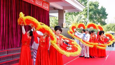 夷陵区老年大学举办“银龄支点·情暖重阳”活动