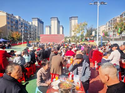 姜家湾村长桌宴开席 邻里欢聚话文明