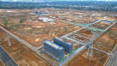 破难奋进 向新笃行 新洋丰磷系新材料项目厂前区主体封顶